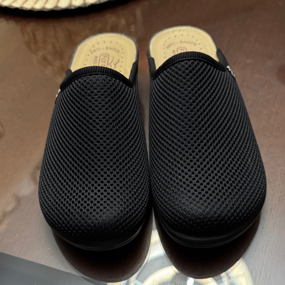 Black Mesh Slip-On Shoes with wedge for women